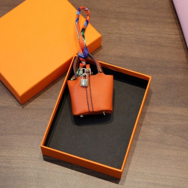 The New Mini Handbag Premium Earphone Cover Is Suitable For Air Por3 Pendant Pendant Bluetooth Protective Case Leather.