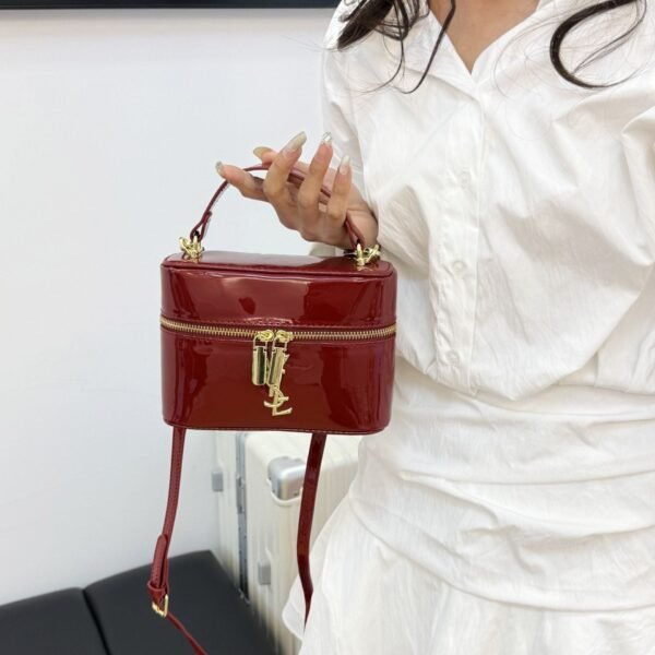 Retro Light Luxury Poplar Forest Box Bag Portable Women Commuter Small Square Bag Niche High-End Tide Single Shoulder Messenger Bag