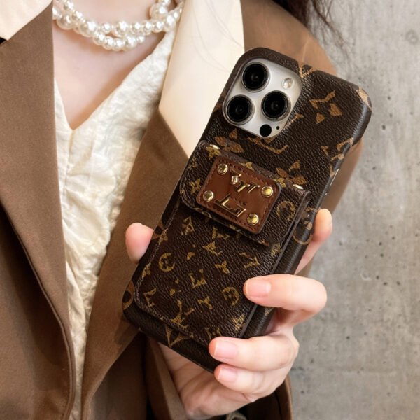 Leather Buckle Protective Case Is Suitable For IPhone17ProMax Card Bag, Tide Brand, Apple 16 Mobile Phone Case, Light Luxury Style.