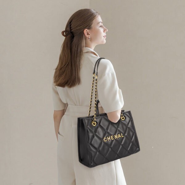 Leather Bag Women’S 2026 New Large-Capacity Small Fragrant Wind Diamond Tote Bag Premium Chain Shoulder Handbag