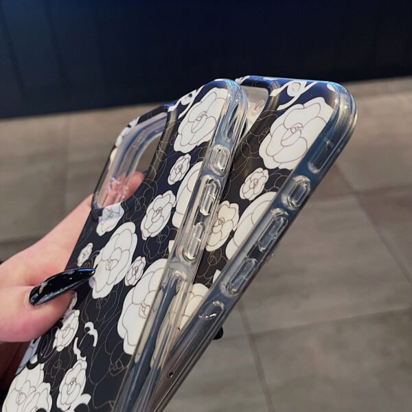 High-end light luxury camellia tide brand small fragrance suitable for iPhone17Promax and Apple 17 mobile phone case