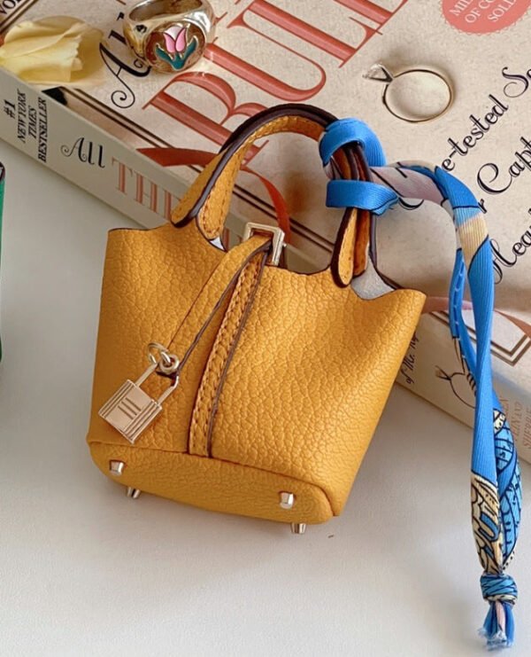 The New Mini Handbag Premium Earphone Cover Is Suitable For Air Por3 Pendant Pendant Bluetooth Protective Case Leather.