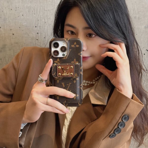 Leather Buckle Protective Case Is Suitable For IPhone17ProMax Card Bag, Tide Brand, Apple 16 Mobile Phone Case, Light Luxury Style.