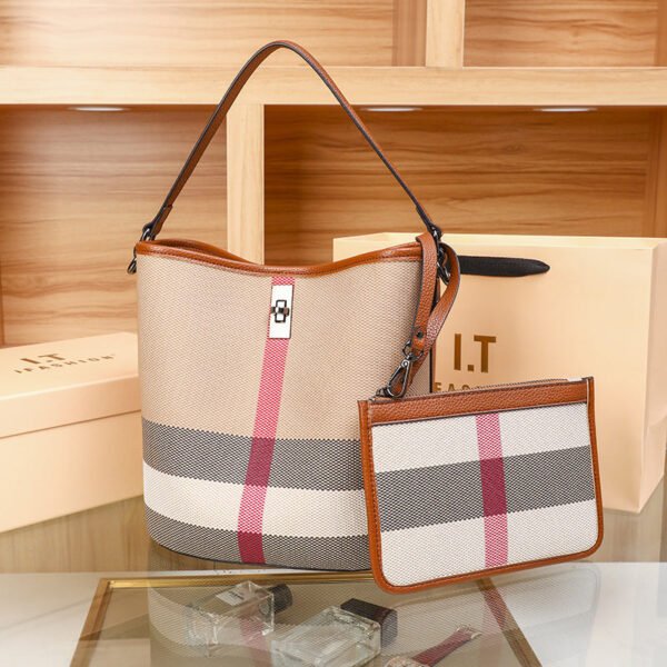 Bucket Bag Women’S 2026 New Summer Commute High-End Leather Plaid Large-Capacity Portable Shoulder Messenger Bag