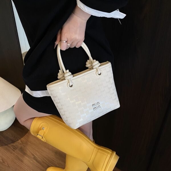 Light Luxury Miu Vegetable Basket Bag Women’S New Premium Handbag Spring Casual Versatile Shoulder Messenger Bucket Bag