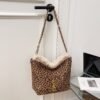 Vintage Rhombus Plush Splicing Shoulder Bag Poplar Forest Large Capacity Fashion Commuting Advanced Chain Armpit Bag
