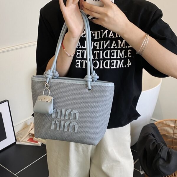 Light Luxury Miu Vegetable Basket Tote Bag Woven Mother And Child Bag Women’S Spring And Summer Leisure Vacation Shoulder Messenger Bag