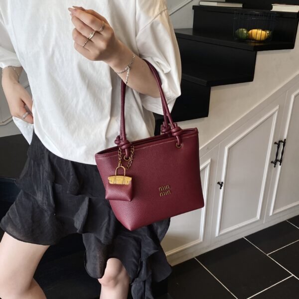 High-End Texture Retro Miu Bucket Bag Versatile Light Luxury Commuter Mother-In-Law Bag Large Capacity One-Shoulder Tote Bag
