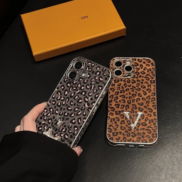 Applicable to Apple 17Promax advanced sense leopard print all-inclusive tide brand explosion and iPhone16 mobile phone case