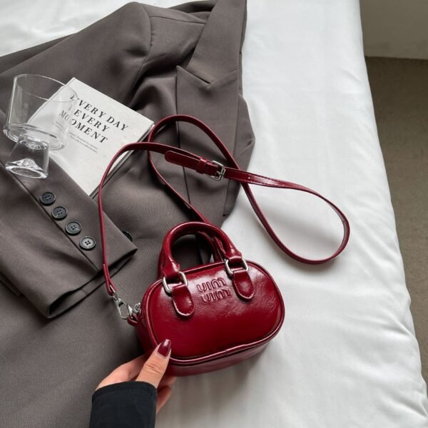 New Oily Skin Mini Handbag Bag Niche Lipstick Bag Crossbody Min Bowling Bag Women’S Bag