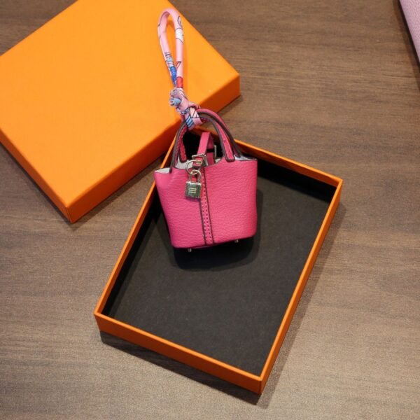 The New Mini Handbag Premium Earphone Cover Is Suitable For Air Por3 Pendant Pendant Bluetooth Protective Case Leather.