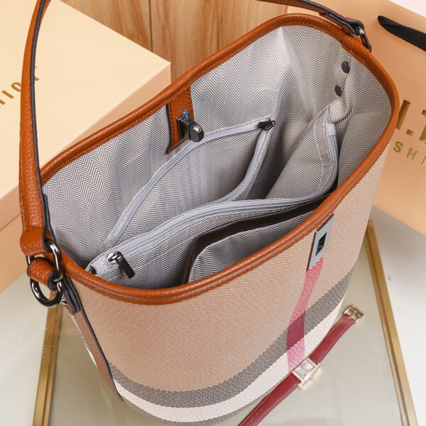 Bucket Bag Women’S 2026 New Summer Commute High-End Leather Plaid Large-Capacity Portable Shoulder Messenger Bag