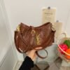 Fashion Retro Poplar Bags Shoulder Messenger Bag Large Capacity Trendy Texture Handbag Style Commuter Bucket Bag