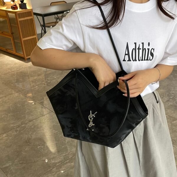 Light Luxury Poplar Forest Tote Bag Large Capacity V-Shaped Commuter Bags Fashion Tide Handbag Shoulder Bag