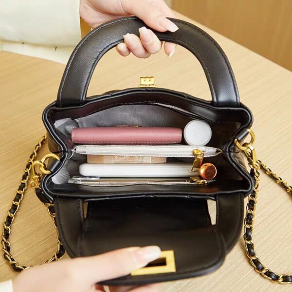 2026 Spring And Summer New 23k New Handbag Fashion Diamond Shoulder Bag Small Fragrant Kelly Bag Chain Messenger