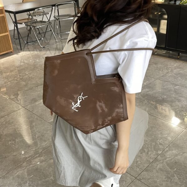 Light Luxury Poplar Forest Tote Bag Large Capacity V-Shaped Commuter Bags Fashion Tide Handbag Shoulder Bag