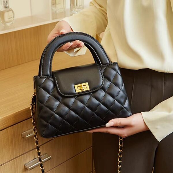 2026 Spring And Summer New 23k New Handbag Fashion Diamond Shoulder Bag Small Fragrant Kelly Bag Chain Messenger