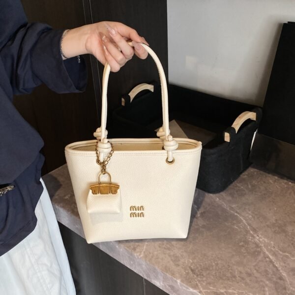 High-End Texture Retro Miu Bucket Bag Versatile Light Luxury Commuter Mother-In-Law Bag Large Capacity One-Shoulder Tote Bag