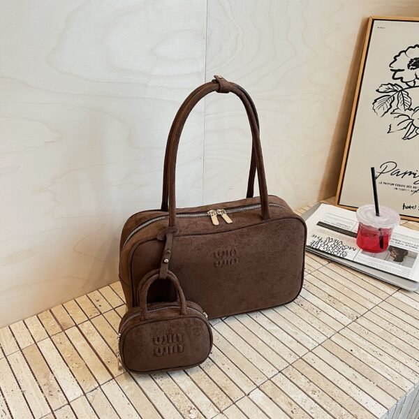 Vintage Suede MIU Shoulder Bag Bag Texture Women’S Handbag Bowling Ball Mother Bag Niche Pillow Bag