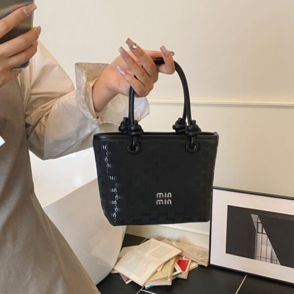 Light Luxury Miu Vegetable Basket Bag Women’S New Premium Handbag Spring Casual Versatile Shoulder Messenger Bucket Bag