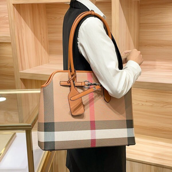 Fashion Large-Capacity Leather Women’S Bags Trendy 2026 New Versatile Plaid Bags Large Bags Single Shoulder Portable Tote Bags