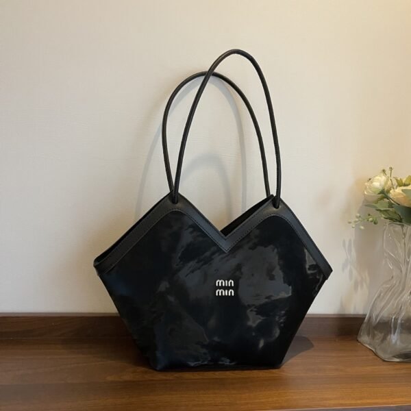 French Miu Fashion Large-Capacity Tote Bag V-Shaped Underarm Bag Female Senmeng Style Casual Fashion Shoulder Underarm Bag