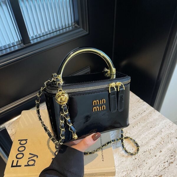 Retro Oil Wax Leather Portable Box Bag Handbags Fashionable Versatile Mi.U Shoulder Bag Chain Small Square Bag